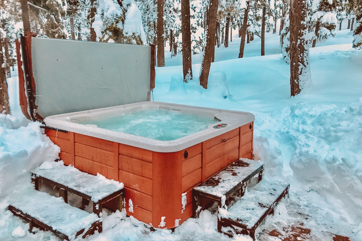 Outdoor hot tub at Lake Tahoe during snow